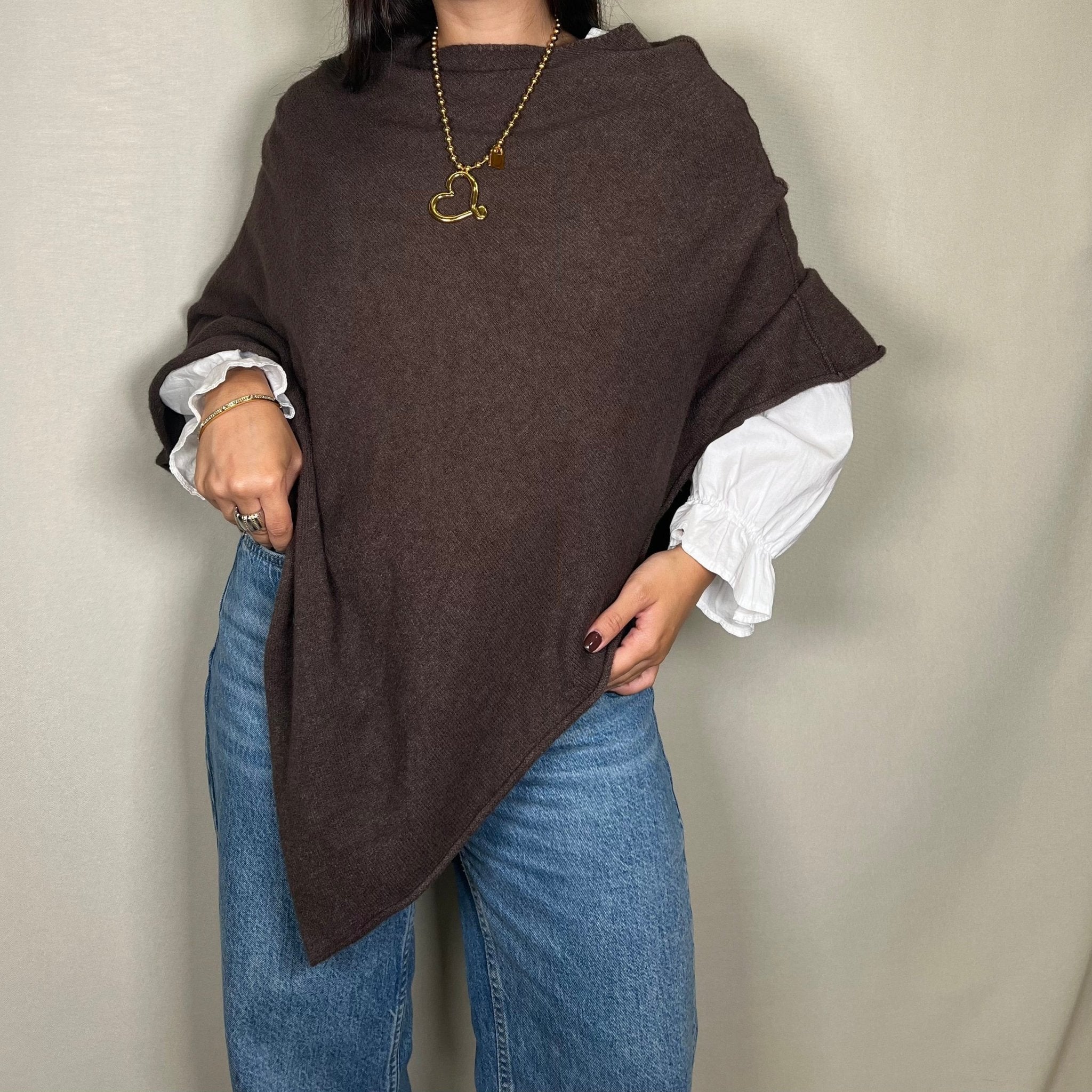 CAPA PUNTO ASIMÉTRICA MARRÓN - Maro Studio