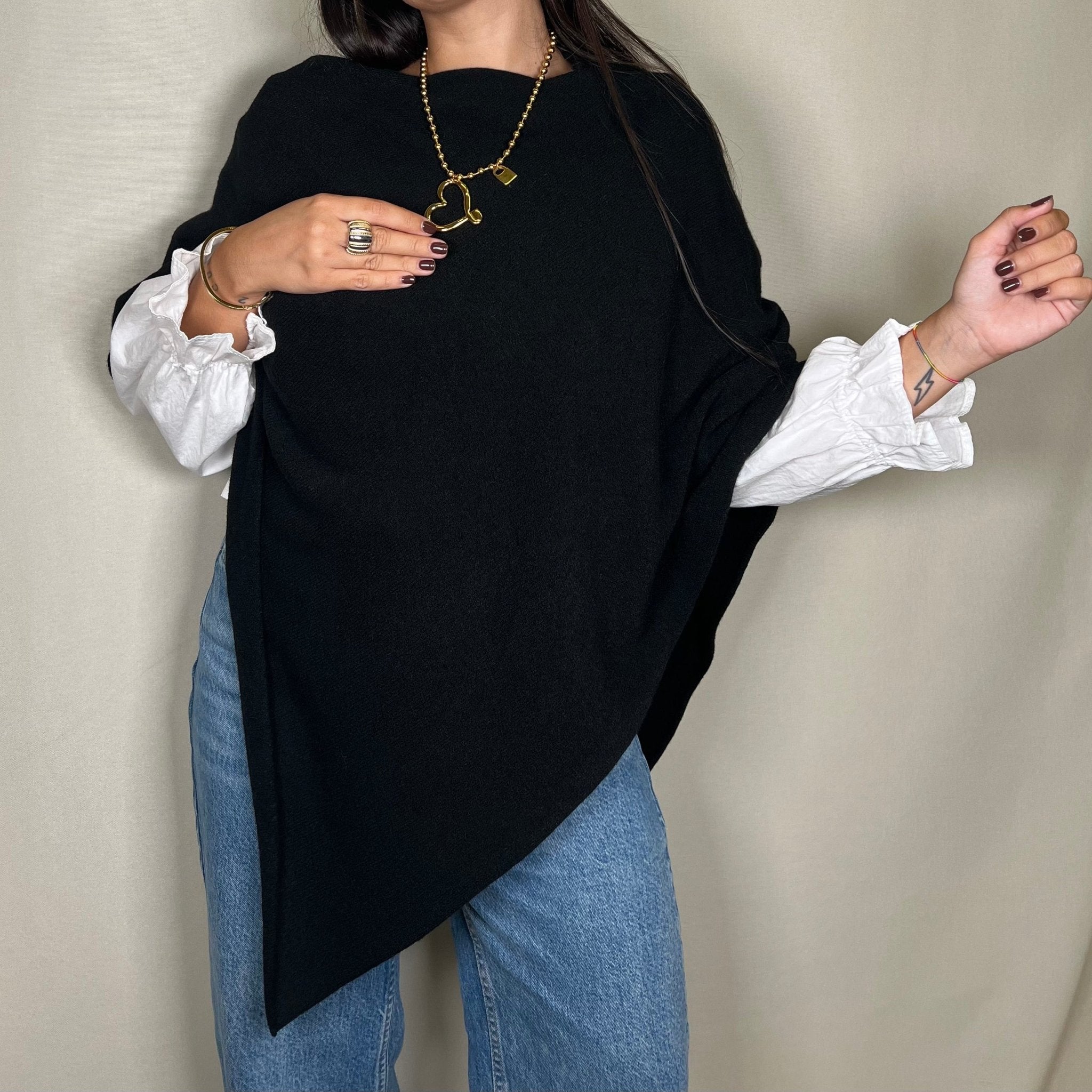 CAPA PUNTO ASIMÉTRICA NEGRA - Maro Studio