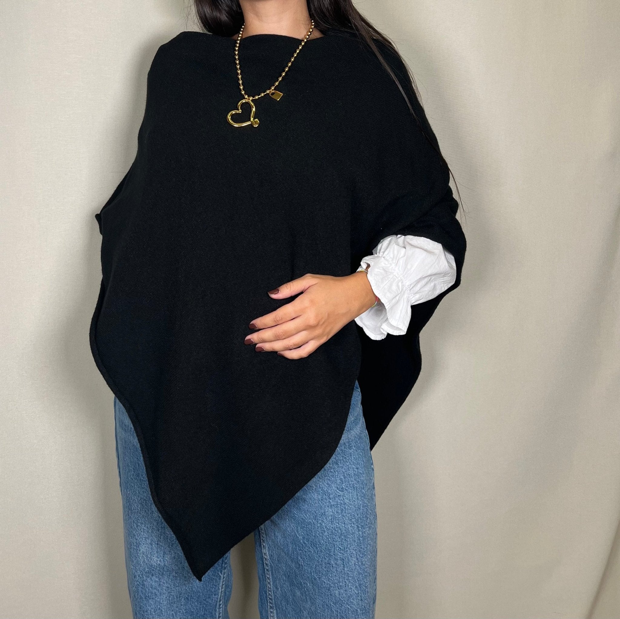 CAPA PUNTO ASIMÉTRICA NEGRA - Maro Studio