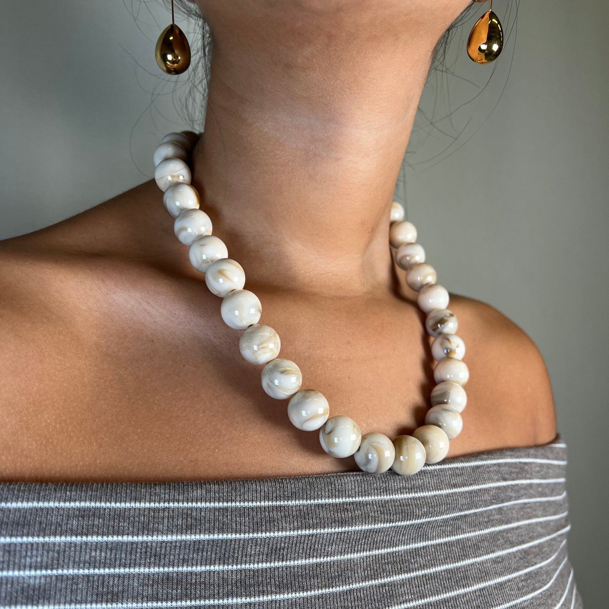 COLLAR BOLAS BEIGE - Maro Studio