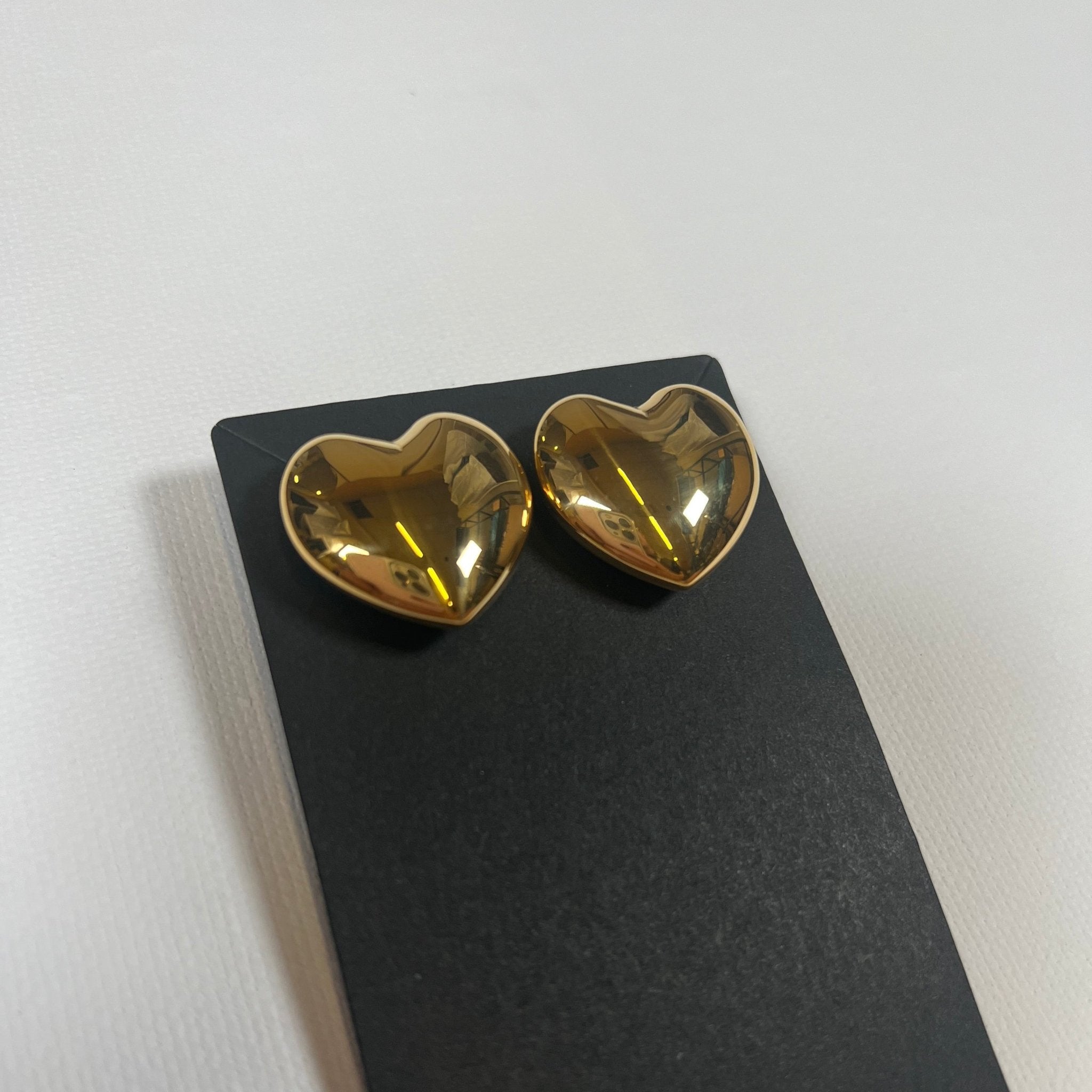 PENDIENTE CORAZÓN DORADO - Maro Studio