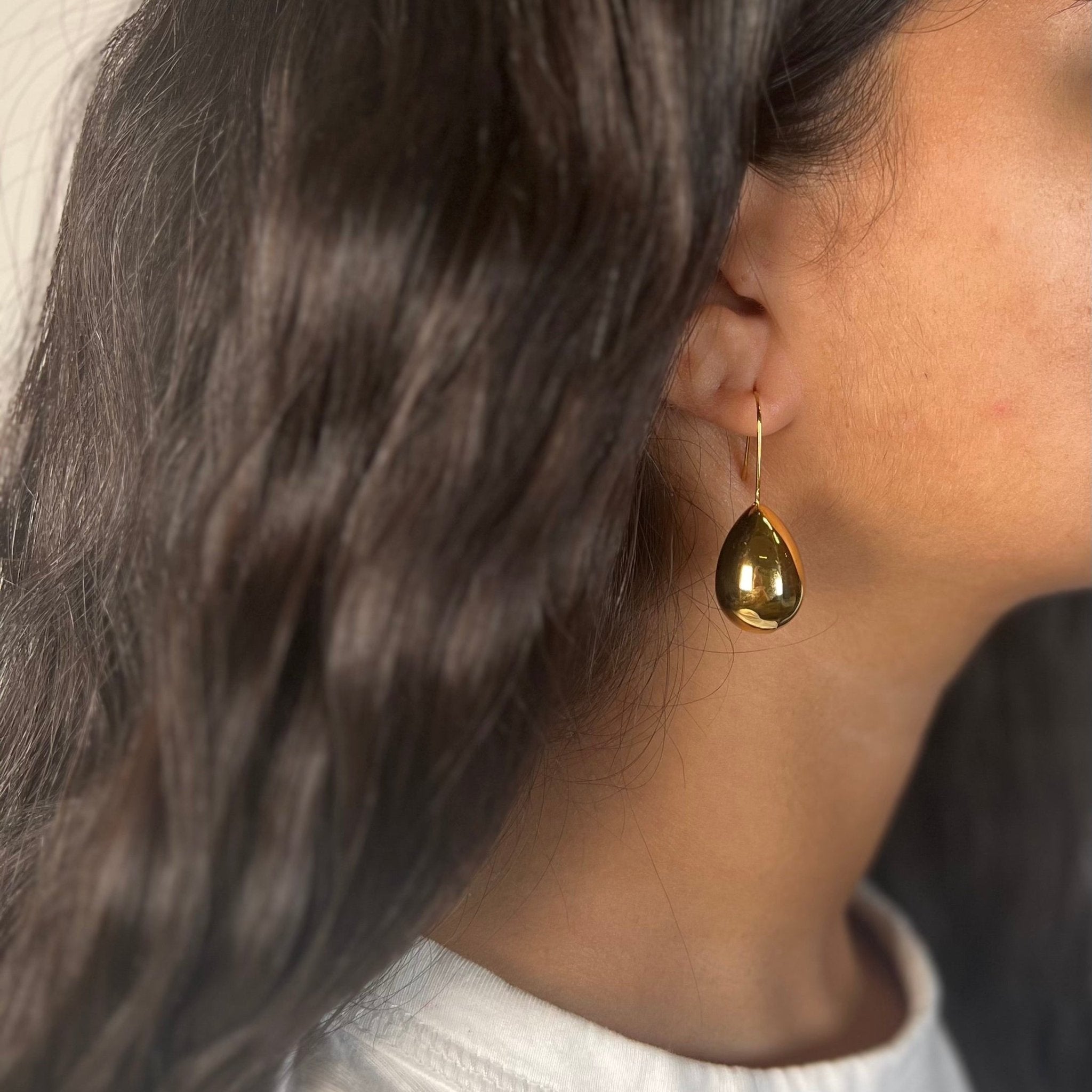 PENDIENTE GOTA DORADO - Maro Studio