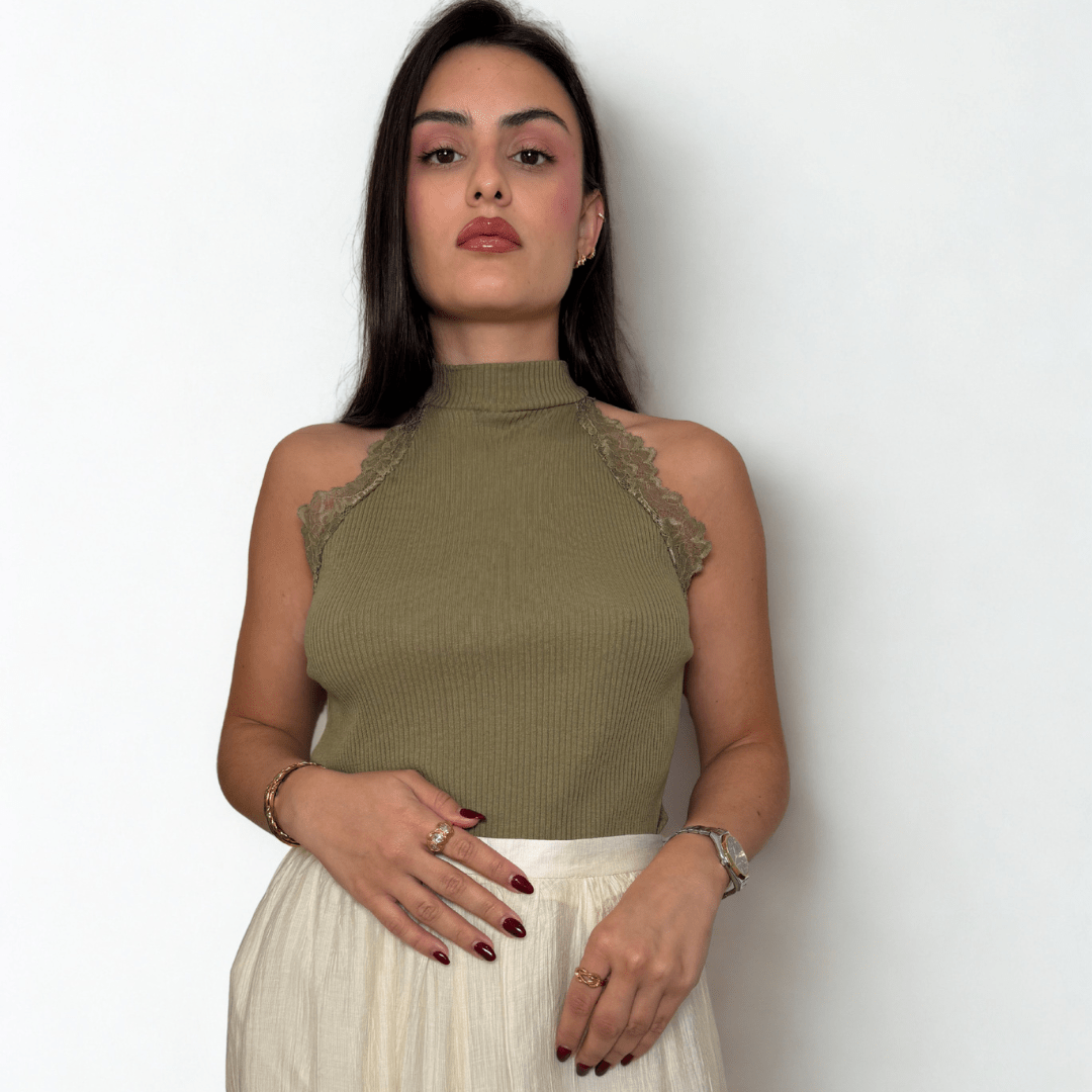 TOP CUELLO HALTER CON DETALLE DE ENCAJES - Maro Studio