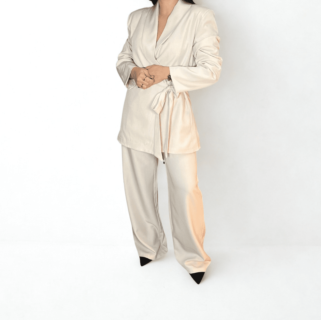 TRAJE DE CHAQUETA LAZADA CON HOMBRAS - Maro Studio
